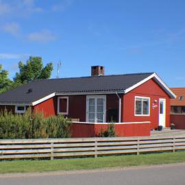 The Little Red Cabin Near Blåvand!, hotel din Blåvand