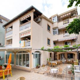 Jadran Apartments，里法爾維奇的飯店
