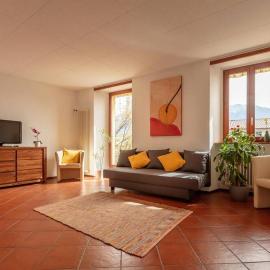 Casa al Sole - Bellissimo appartamento con terrazza e vista lago, hotel en Minusio