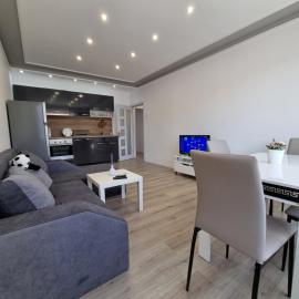 Luxury two bedroom Crown apartament, hotelli kohteessa Botevgrad