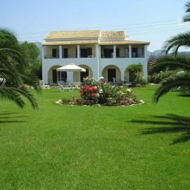 Eleftheria Studios and Apartments, hotel sa Acharavi