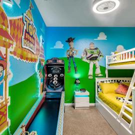 Magical Adventure Condo w Waterpark near Disney No Resort Fees, hotel in Orlando