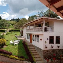 Lago Calima - Bella Finca, khách sạn ở Madroñal