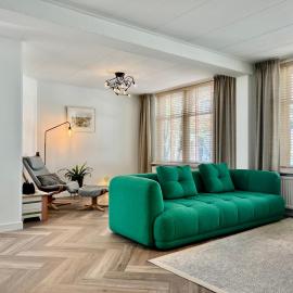 Domburghome 140 m2 groot appartement -midden in het centrum- Private parking