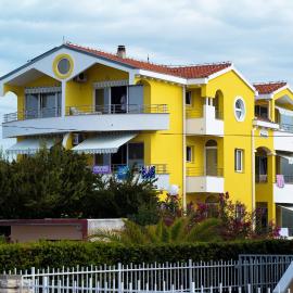 Apartments Danijela 1, hotel in Sukošan