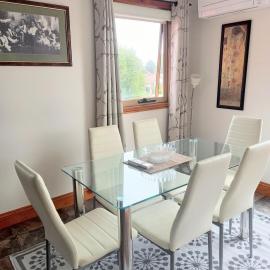 Central to CBD CoSheirm Apartments On Merri, hotel in Warrnambool
