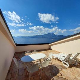 ApartmentsGarda - Canevini Residence, hotel in Torri del Benaco