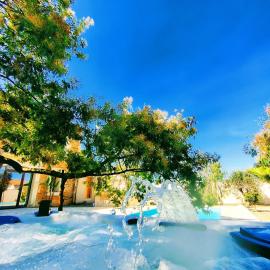 Villa Napoléon Piscine&Jacuzzi, hôtel à Le Somail