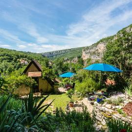Gîtes Un Jardin dans la Falaise, hotel v destinácii Cabrerets