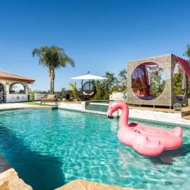 Wine Country Pool Oasis for Couples or Groups, hotel in Temecula