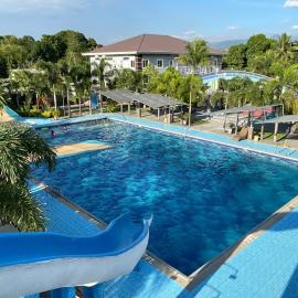 JJB Hotel by Cocotel, хотел в Zambales