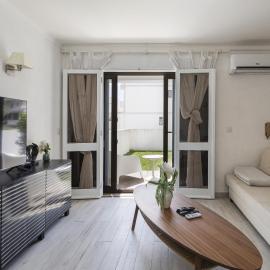 Vilamoura House Garden by Hopstays - Pool under maintenance, hotel in Quarteira