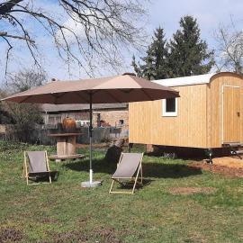 Zirkuswagen Glamping für 2 mit Veranda Küche Netflix Parken und Hofladen、Steinhöfelのホテル