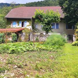 Du Vent Dans Les Arbres -120m2 Belle vue sur le lac、Chindrieuxのホテル