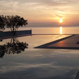 2-Bedroom Khanom Beach Ocean Front Condo, hotel di Khanom