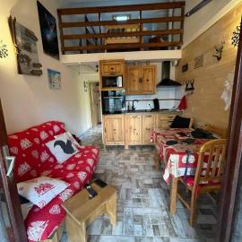 LES FONTANILLES odeillo chalet 60 WIFI & PARKING gratuit exposé plein sud & plein pied , draps & serviettes de toilettes non inclus, sabanas y toallas no incluidos, hotell sihtkohas Font-Romeu-Odeillo-Via