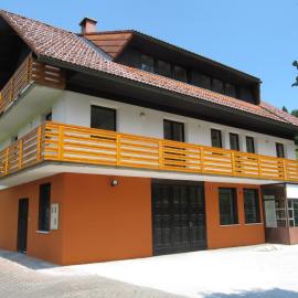 Apartments Lipa, hotel in Železniki