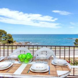 APARTAMENT GRIFEU, hotel Llançában