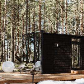 Stay ÖÖD Laheranna SUDU- with sauna, Hotel in Punakivi