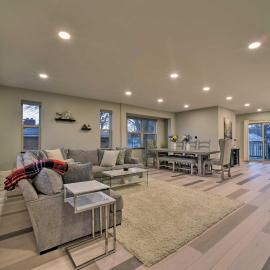 Walk to Main St! Sunny Clawson Home w/ Yard, hotel Clawsonban
