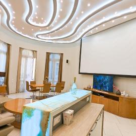 Prime Downtown Budapest Luxury Condo, Private Spa, Home Cinema, Patio، فندق في بودابست
