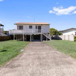 Snells Seaside Bach - Snells Beach Holiday Home