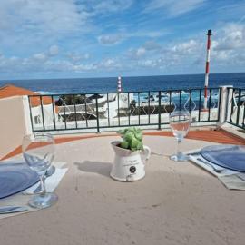 "Apartamentos do Farol" com vista para o mar, hotelli kohteessa Santa Cruz das Flores