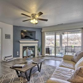 Lake-View Patio, Pool Access! Regatta Bay Condo, hotell sihtkohas Four Seasons