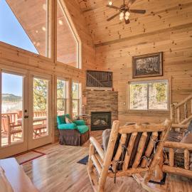 Whistling Woods Cabin: Meadow Views + Gas Grill!