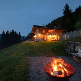 Chalet Berghaus Manuaf، فندق في تشاغنز