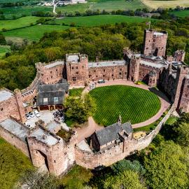 Peckforton Castle, hotel di Tarporley