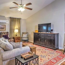 Pet-Friendly Brownsville Retreat w/ Porch!