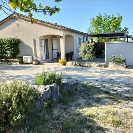 Cottage in Lagorce, hotell i Lagorce