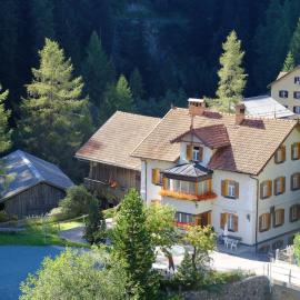 Haus La Punt, Savognin, hotel u gradu Rona