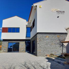 Muralha Azibo Dreams, hotel i Santa Combinha