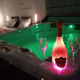 Nuit romantique avec Jacuzzi SPA privatif proche TOULOUSE, hotel in Auterive