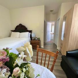 May Flowers, hotel a Kingston