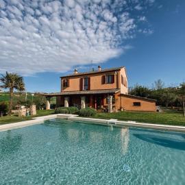 Casale Il Girasole, hotel in San Costanzo