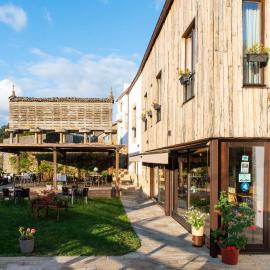 LIRESCA, hotel v mestu Lires