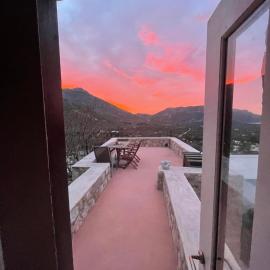 villa Elpiniki Tilos, hotell i Megálon Choríon
