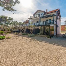 Apartments Villa Agape Vir, hotel v destinaci Vir