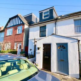 Cockle Cottage, An artists haven, Charming Cottage By Air Premier
