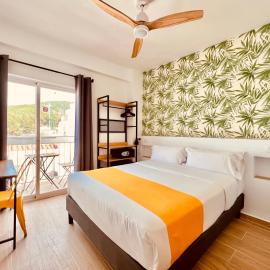 Nanit Rooms Ibiza Hostal, hotel in Santa Eularia des Riu
