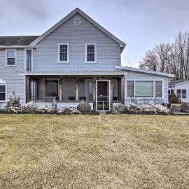 Sheboygan में, होटल Spacious Sheboygan Home w/ Grill & Fire Pit!