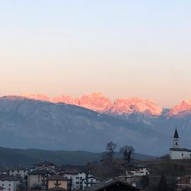 Appartamento luminoso, giardino, vista Dolomiti.