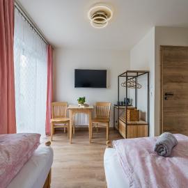 Willa Cichosza - wygodne i nowoczesne pokoje, 800m do centrum tuż przy szlakach pieszych i rowerowych oraz stokach narciarskich