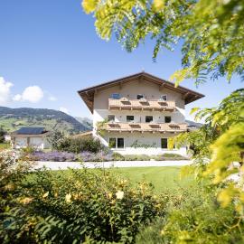 Appartements AUSZEIT with private SPA, hotel em Embach