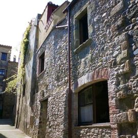 BAIX EMPORDÀ. Increíble casa en pueblo medieval