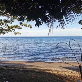 Beach House Dauin for Groups Families at Glamping Dome Beach Resort, hotel din Dauin