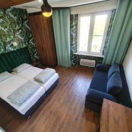 Luxurio- rooms with private bathrooms, hotel in Livorno